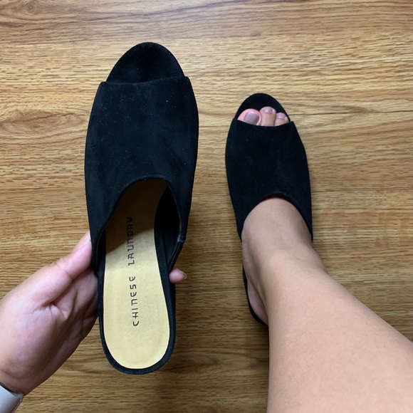 Black Slipper Heals - Picture 2 of 4